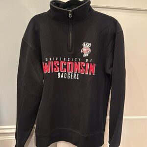 Women’s Wisconsin Badgers sweatshirt. Very good condition. Size Medium
